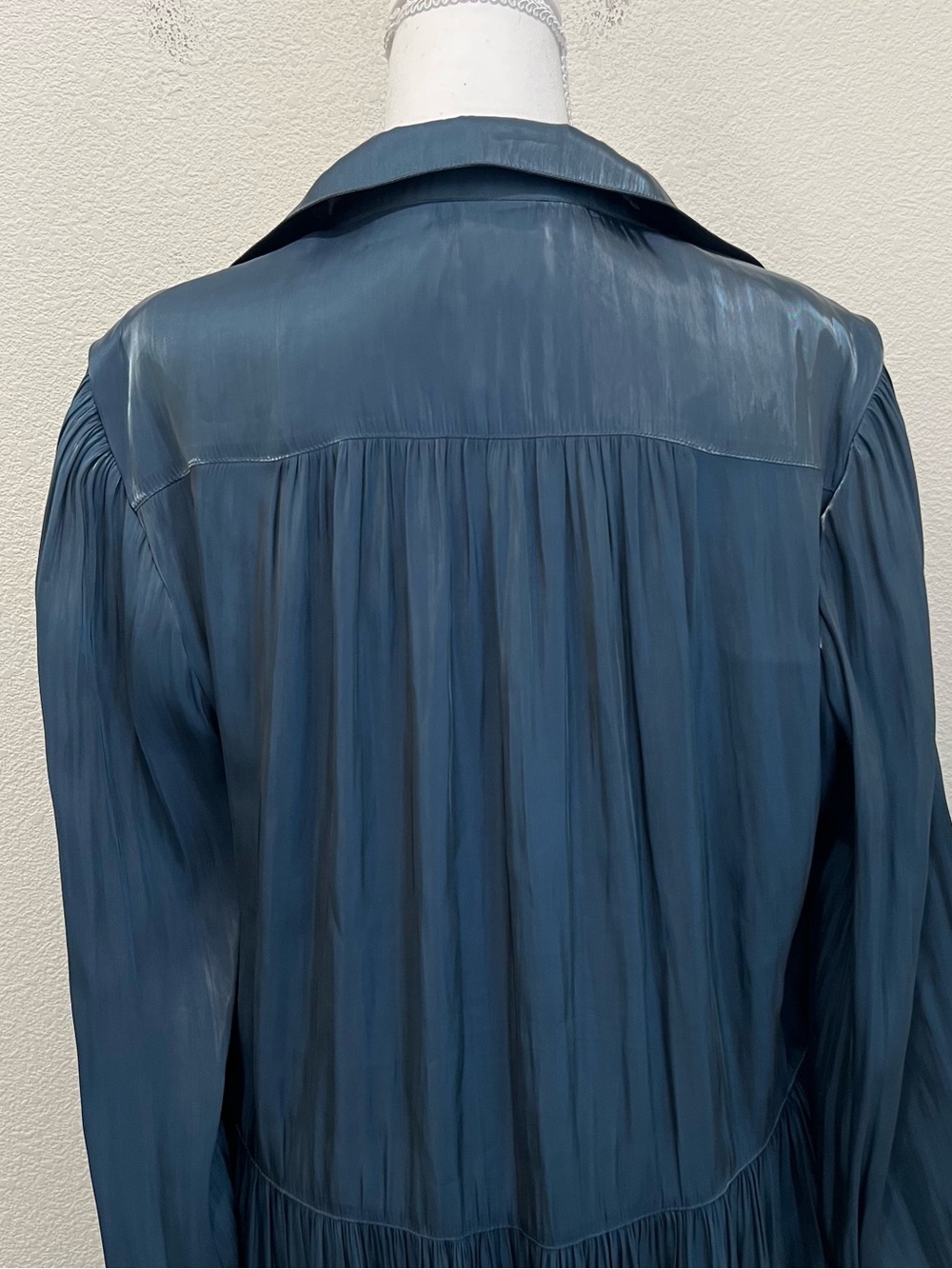 Cinq à Sept Slate Blue Satin Pleated Tiered Shirt Dress 12 Pockets - Picture 8 of 14